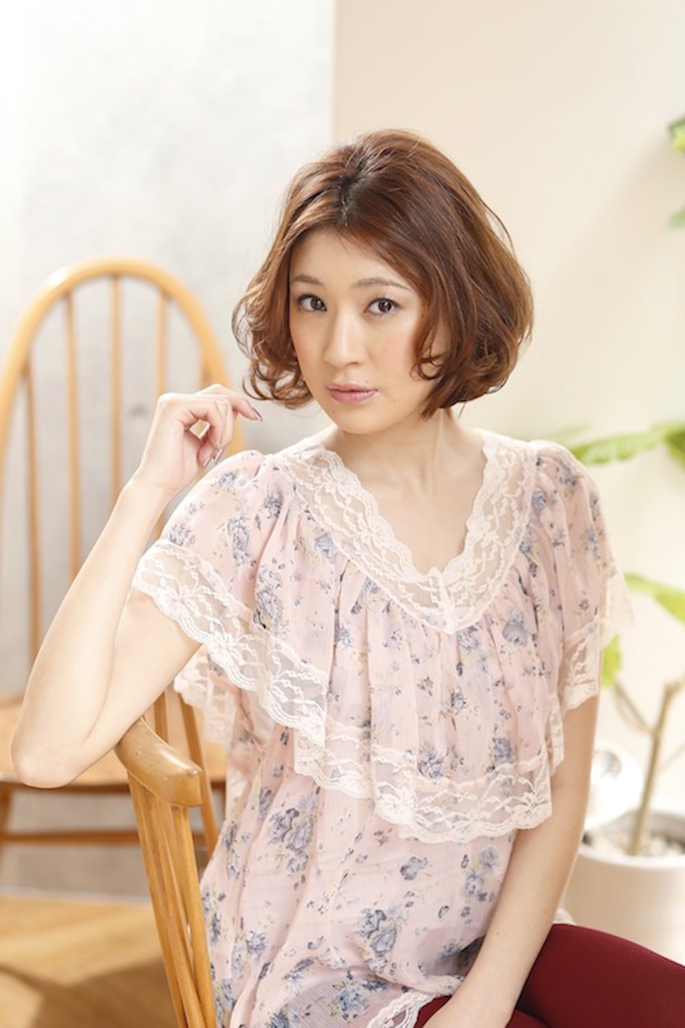 バウンスボブの女性（正面）