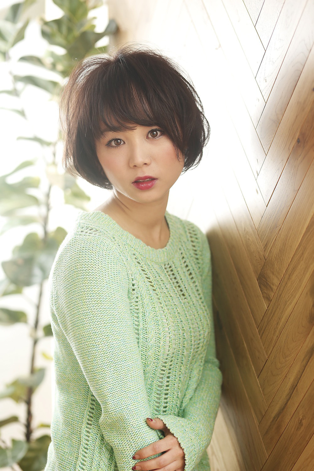 ショートボブスタイルの女性