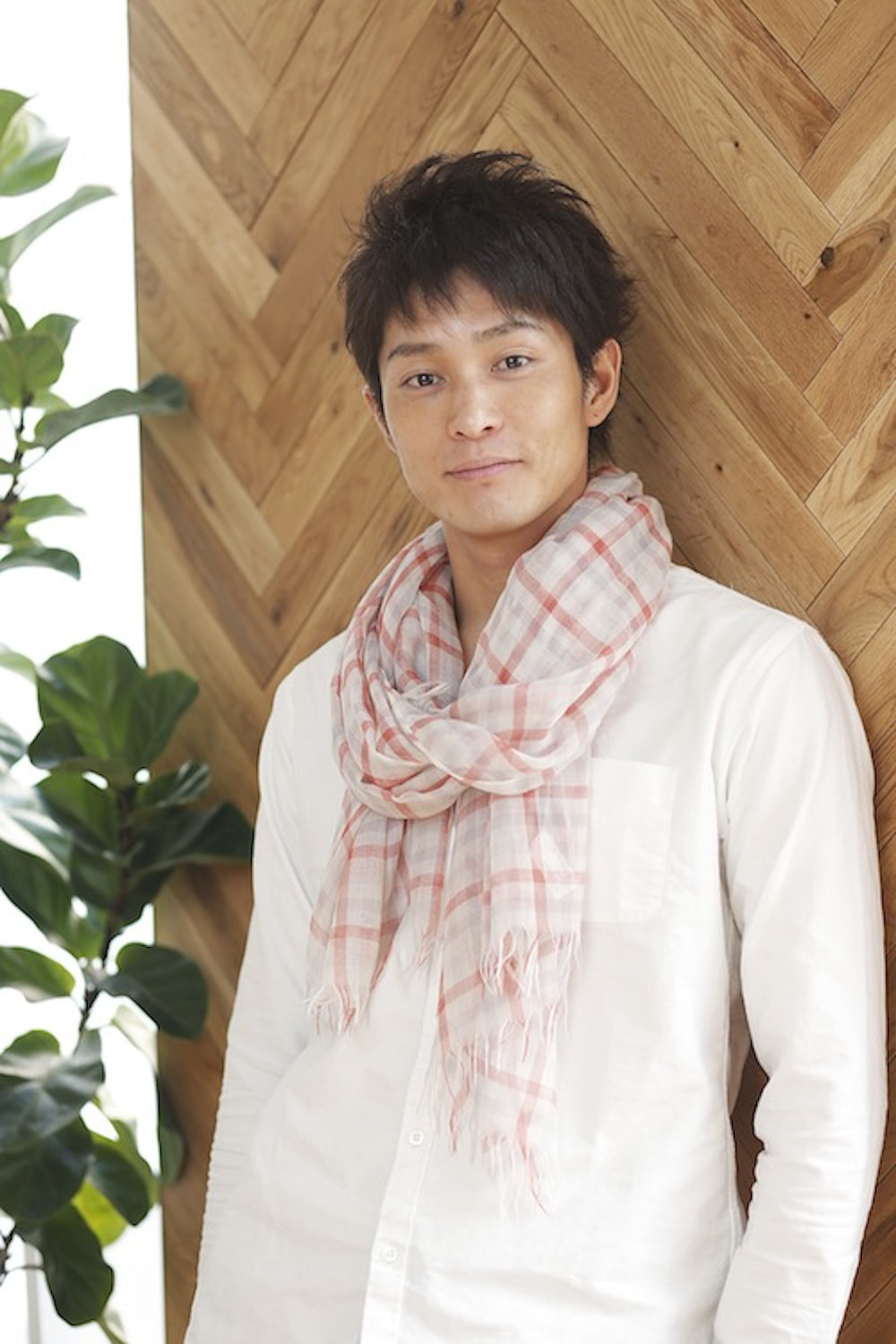 ナチュラルショートヘアの男性（正面）