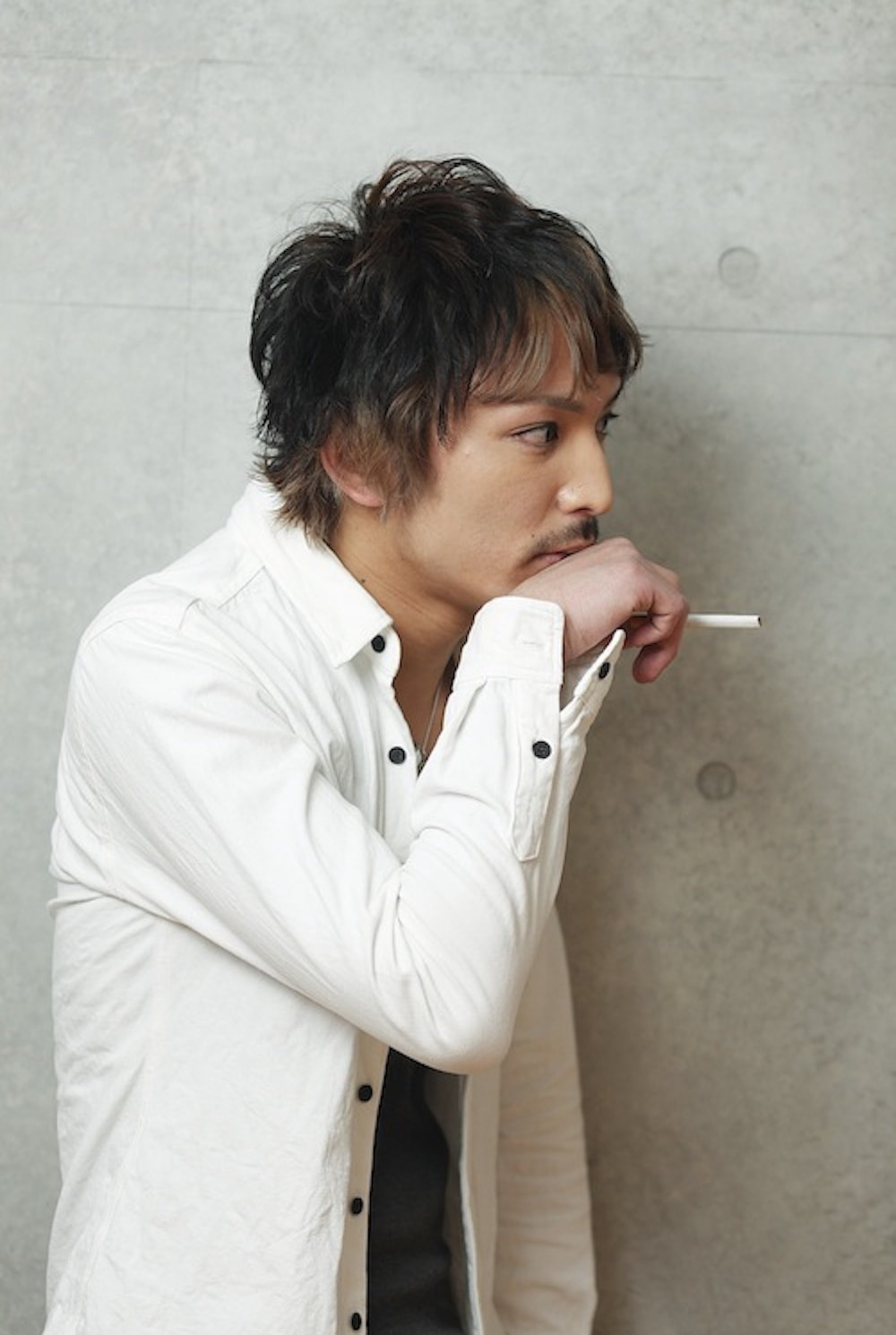 メンズウルフヘアスタイル（横向き）