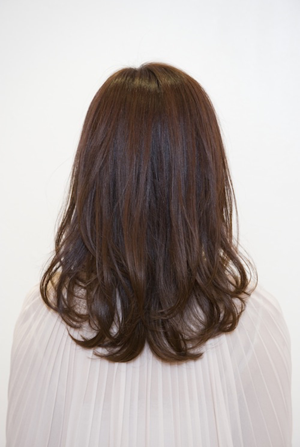 さらツヤ美人ヘアスタイル（後ろ向き）