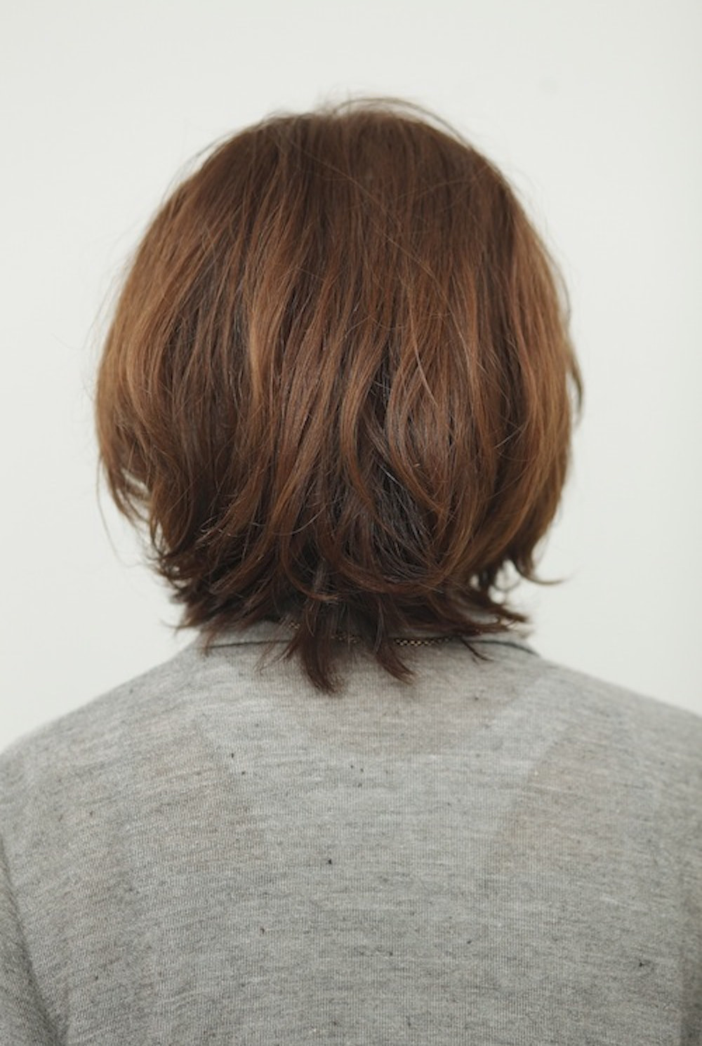 大人ボブのヘアスタイル（後ろ向き）