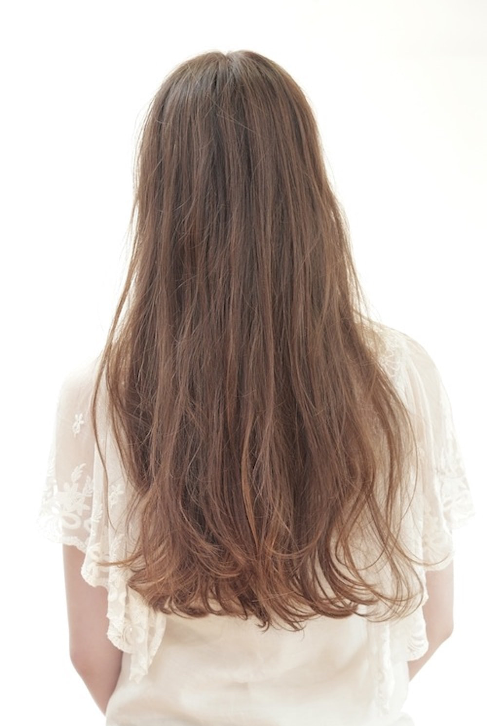 ロングウェーブヘアの女性（バック）