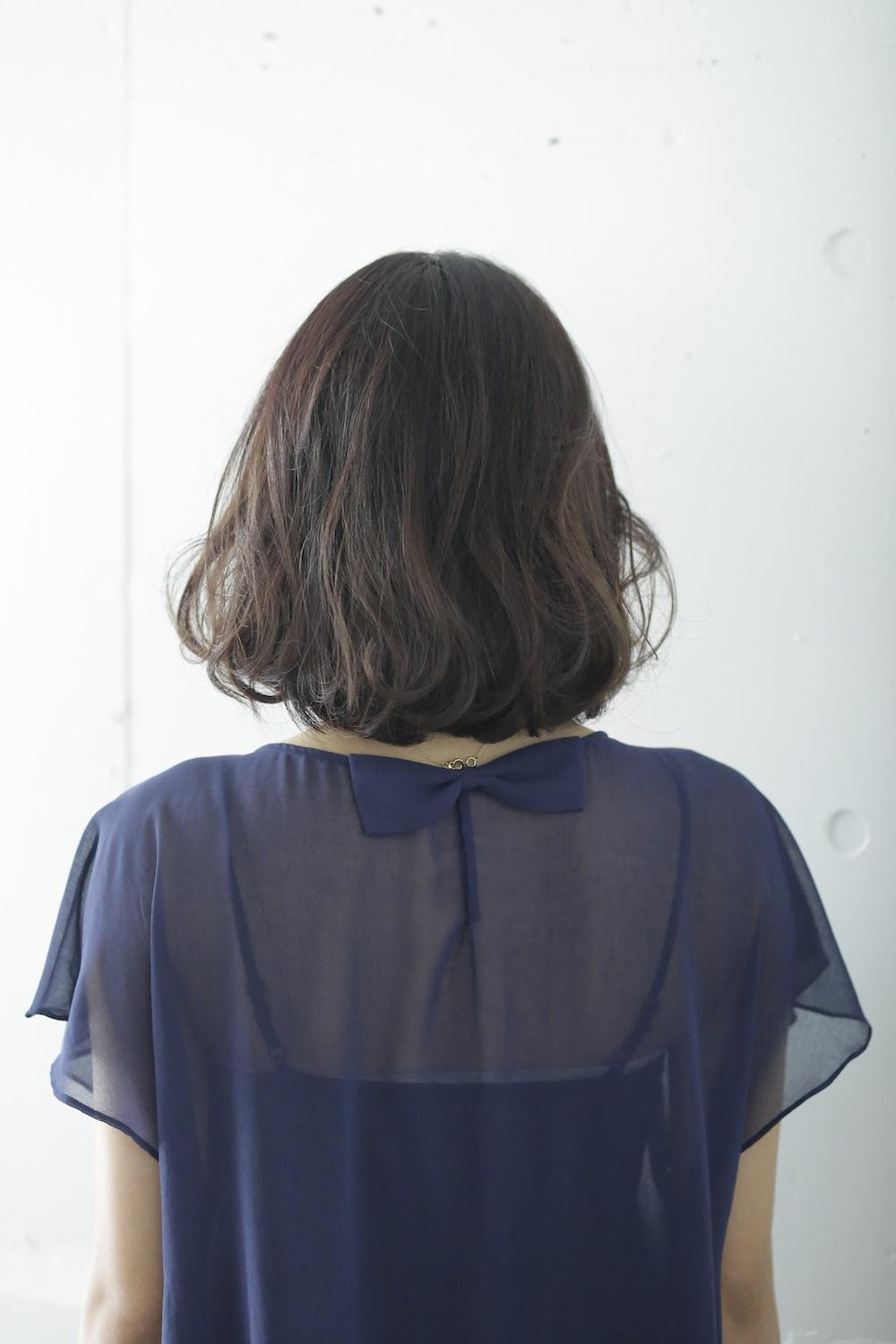後ろ姿の重めボブスタイル