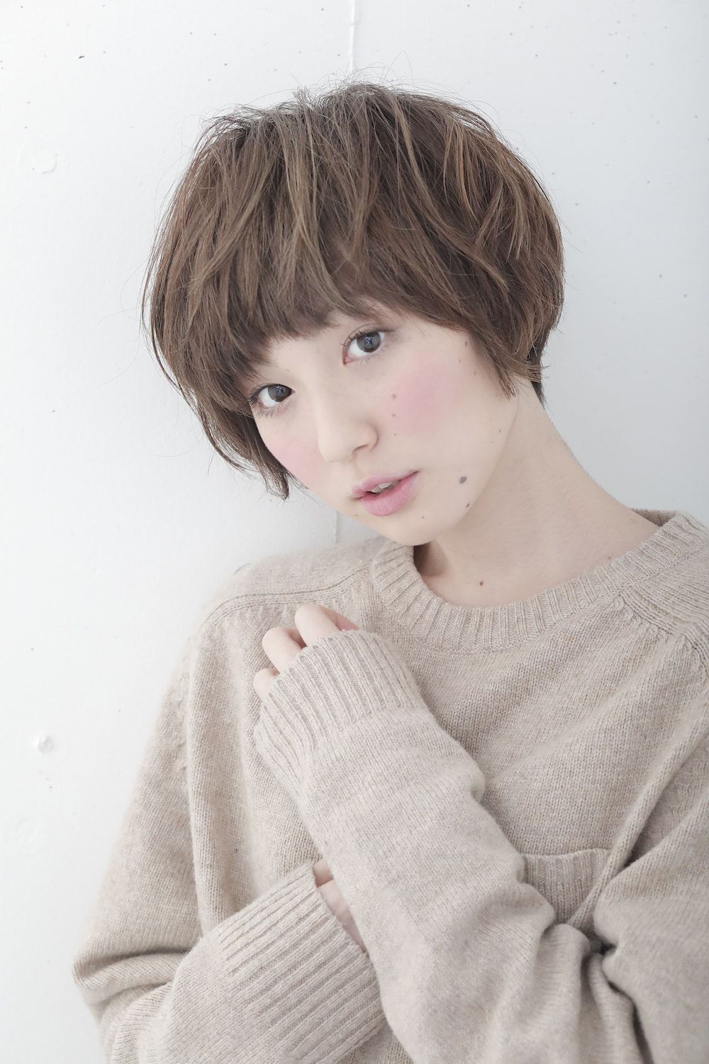 マッシュショートヘアスタイル（斜め横）