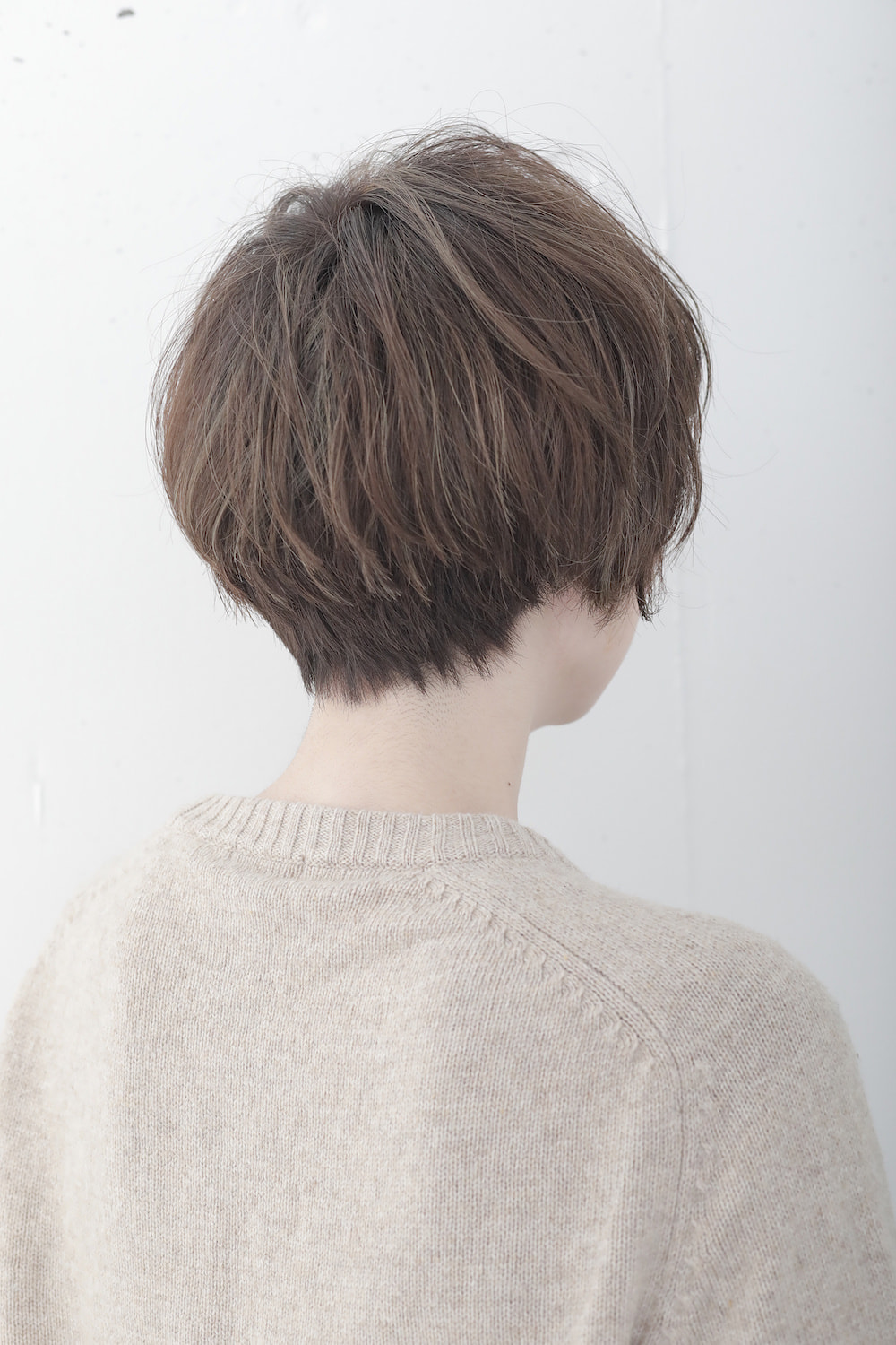 マッシュショートヘアスタイル（後ろ）