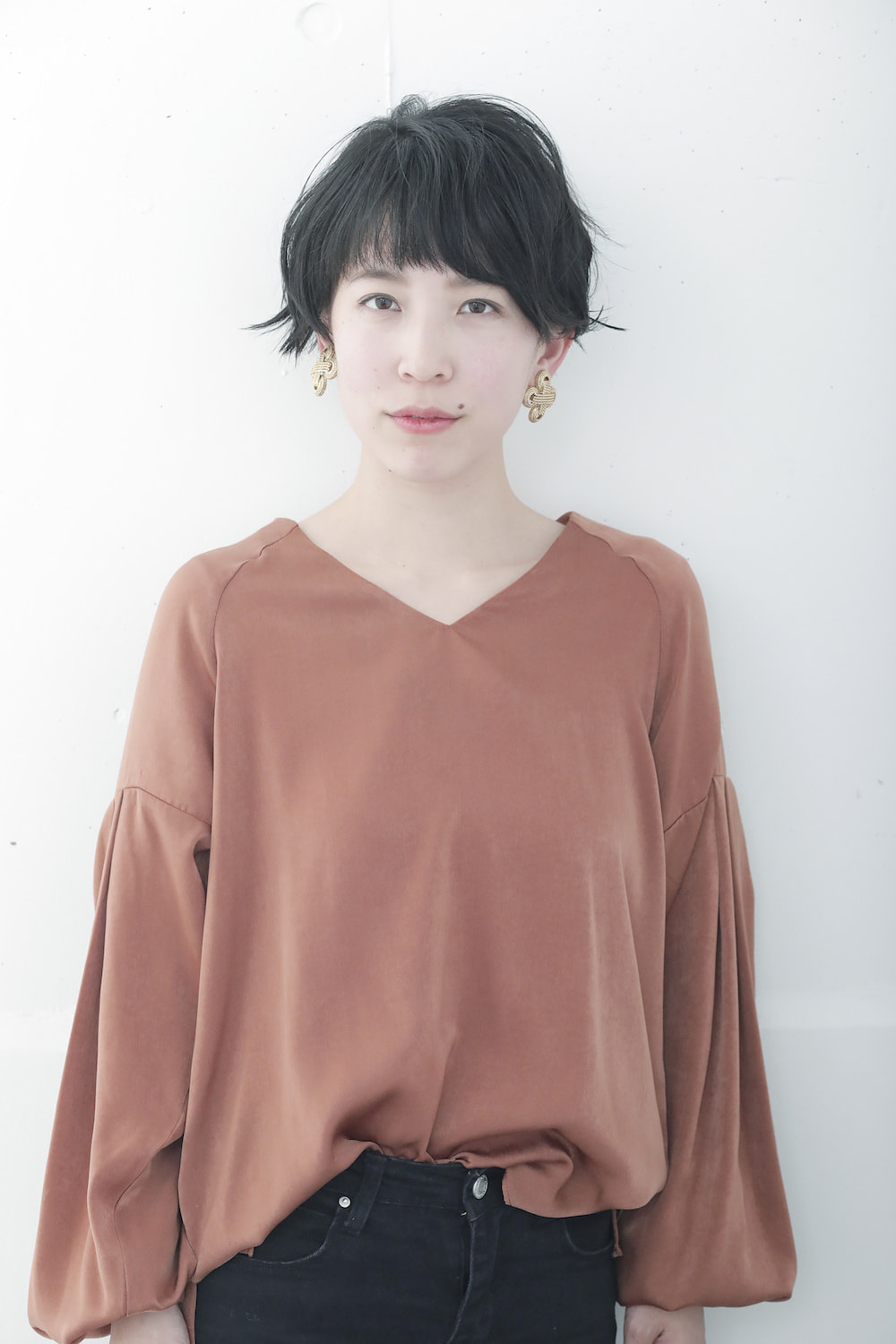大人の黒髪ヘアスタイル（正面）