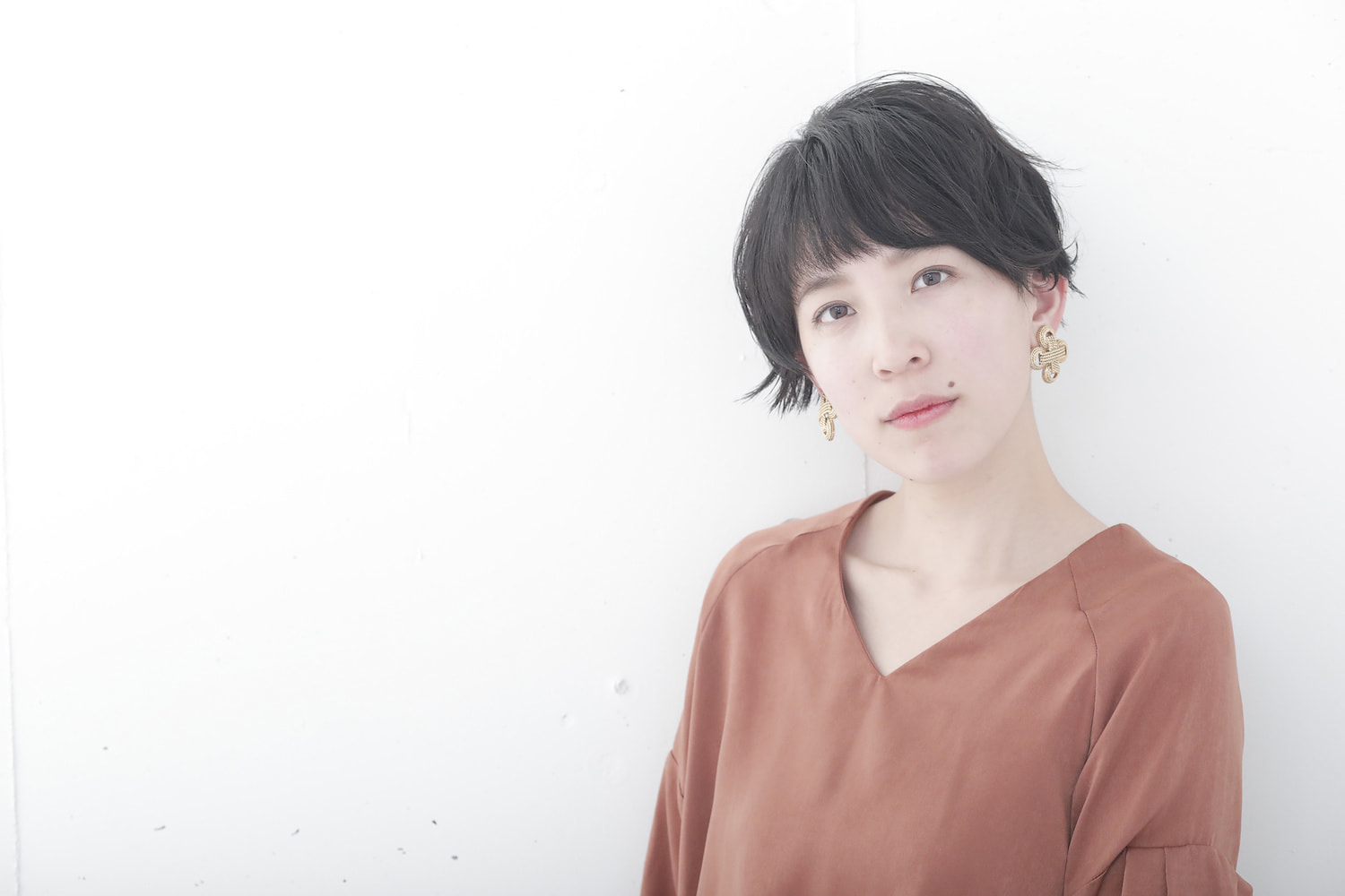 大人の黒髪ショートヘアスタイル